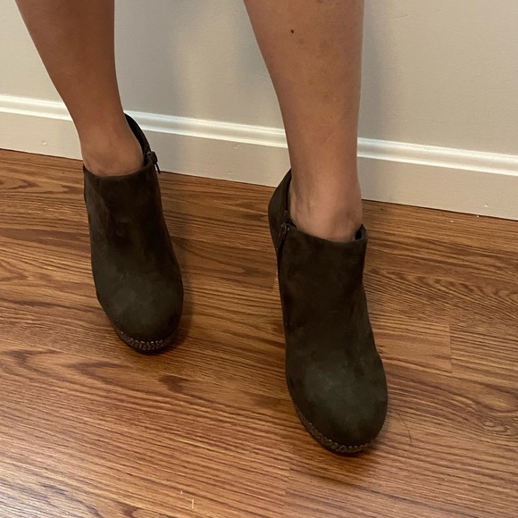 Gianni Bini brown suede heels - Picture 3 of 8